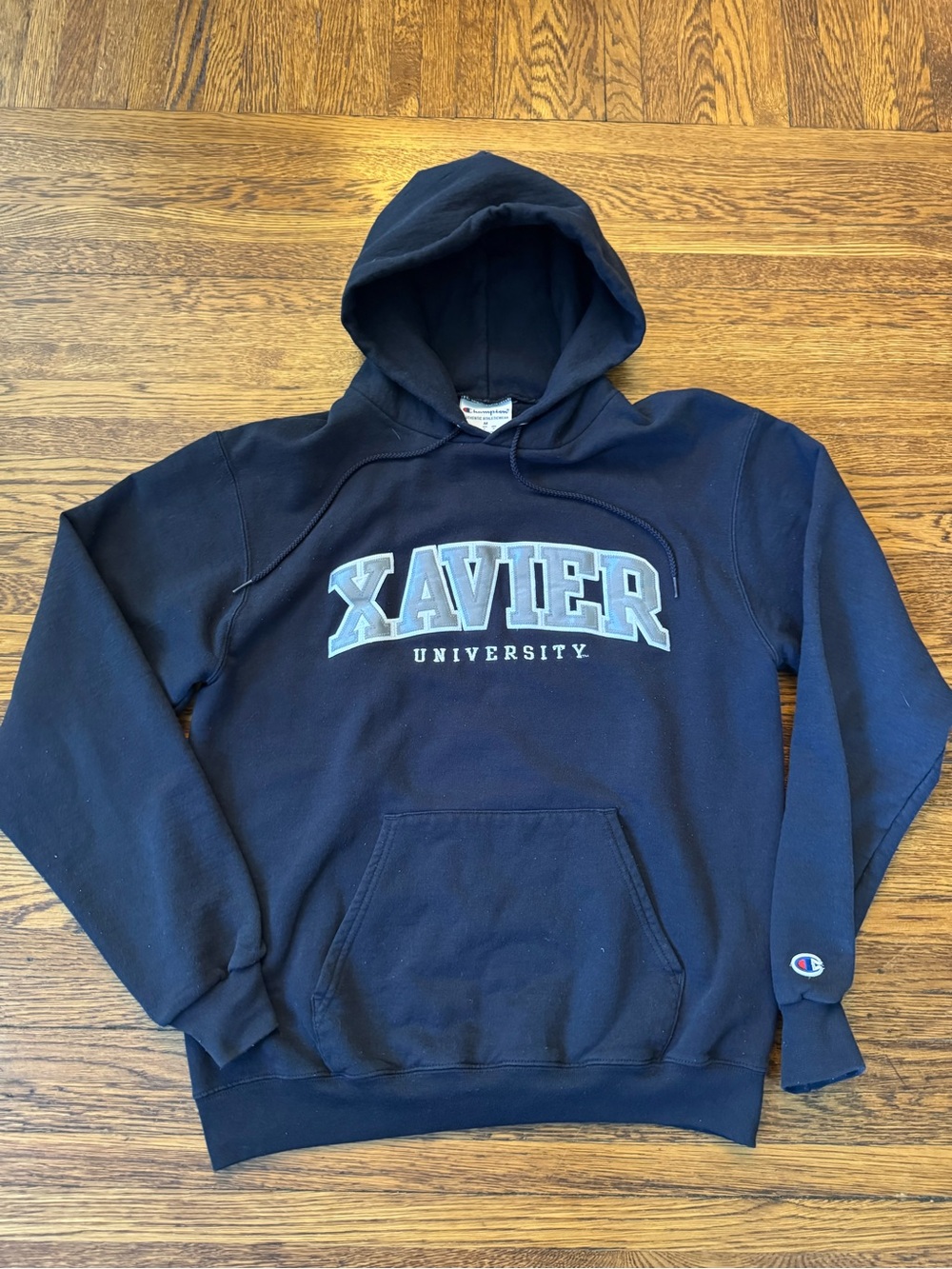 XAVIER UNIVERSITY MUSKETEERS (Champion) Navy Xavier University Pullover Hoodie